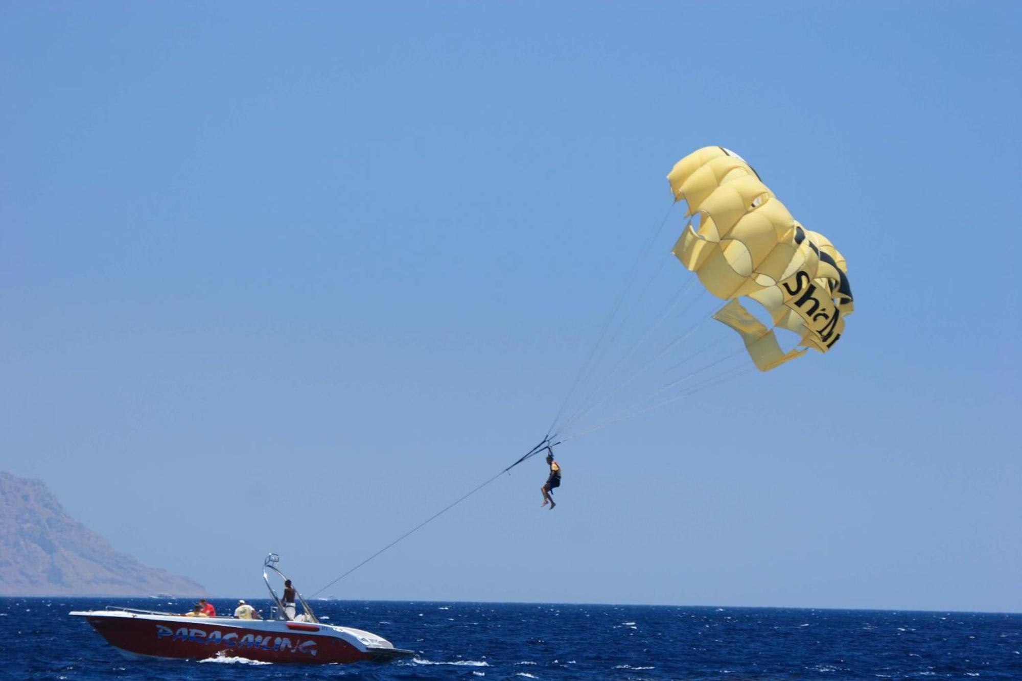Sultan Gardens Resort Sharm El Sheikh Ngoại thất bức ảnh Parasailing in Crete, Greece