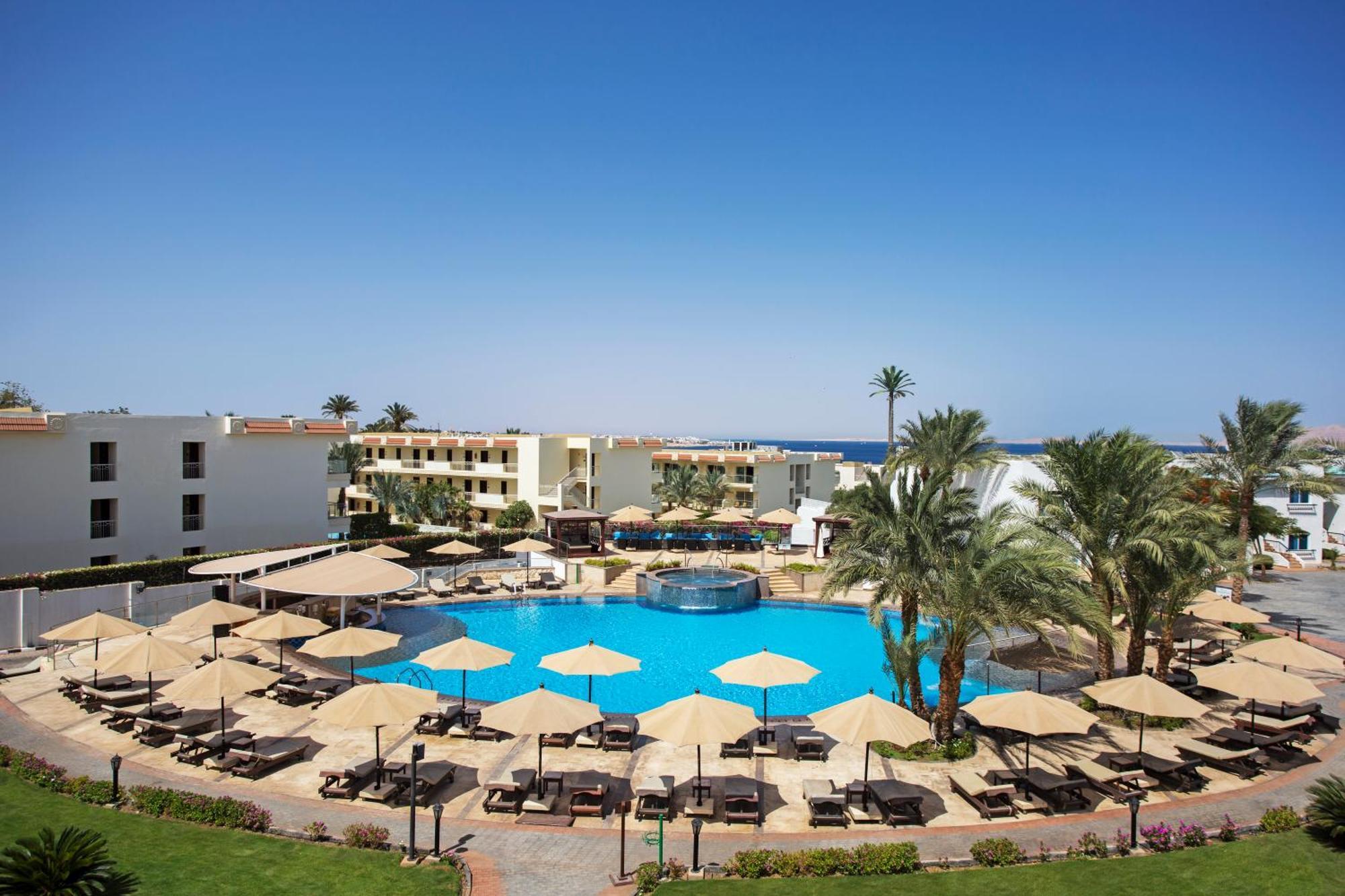 Sultan Gardens Resort Sharm El Sheikh Ngoại thất bức ảnh The swimming pool at the Hilton Sharm El Sheikh